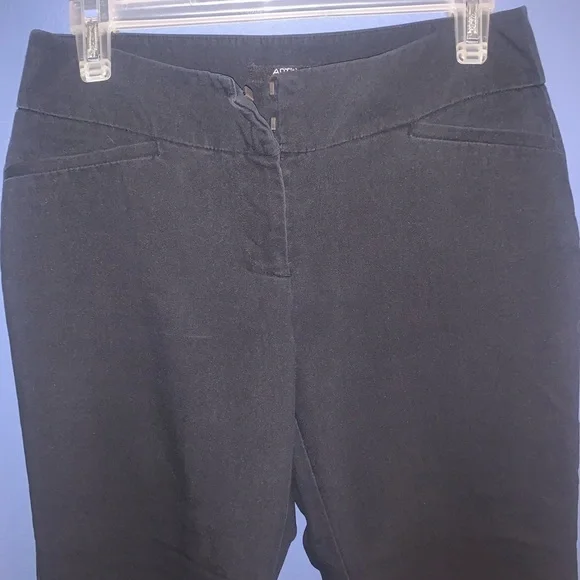 Apt. 9 black capri pants size 4 - Picture 3 of 10